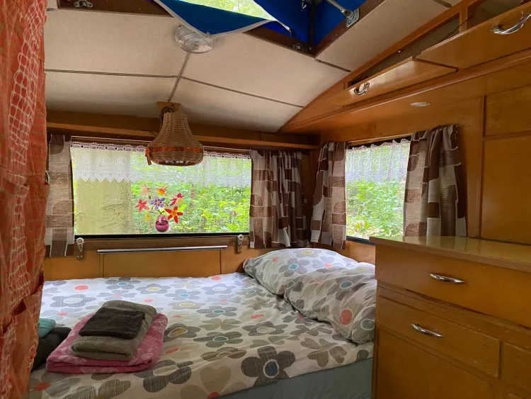 bed in otten caravan